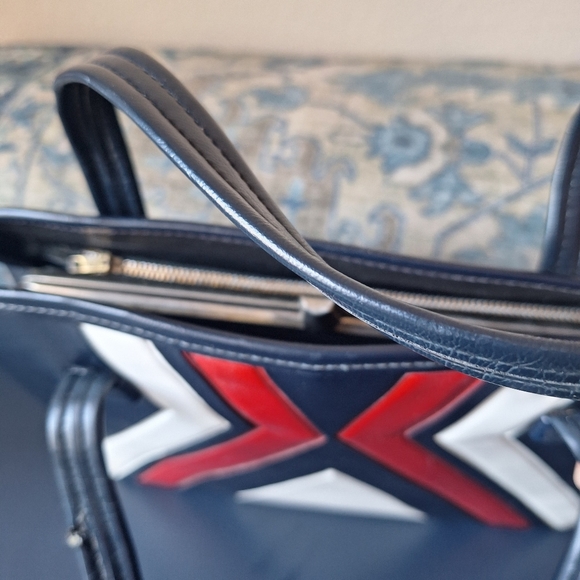Stylish Navy, Red, and White Vintage Handbag - Picture 6 of 9